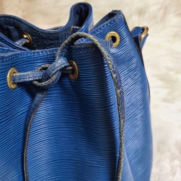 💯 Authentic Louis Vuitton Epi Noe Bag🍀 - Picture 13 of 17